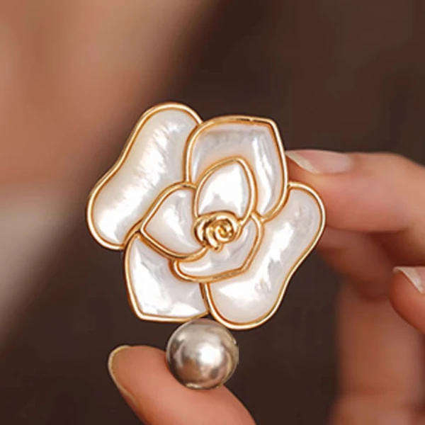 合金合成锆石胸针 山茶花高档女精致奢华优雅配饰西装大衣胸花潮