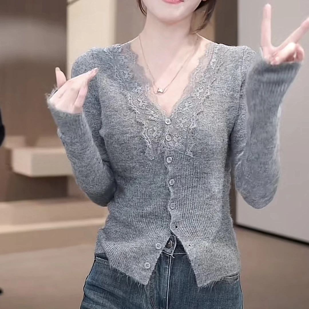 高级感灰色蕾丝拼接针织打底衫女秋冬季2025新款上衣短款v领毛衣