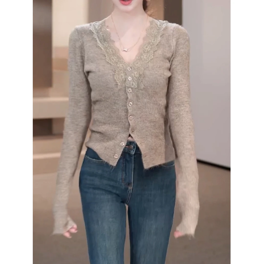 【现货】蕾丝拼接针织打底衫女秋冬季2024新款上衣短款v领毛衣