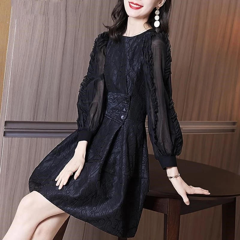 法式小众赫本风气质小黑裙收腰显瘦荷叶边长袖内搭打底连衣裙
