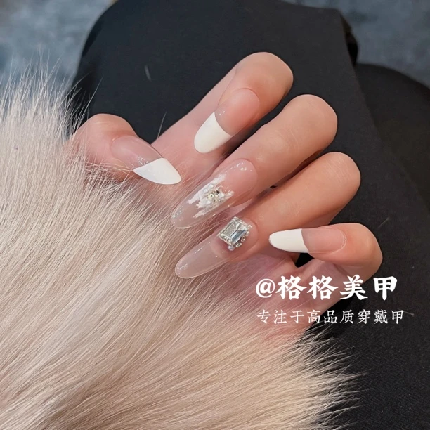 白色恋人-纯手工穿戴甲唯美白法