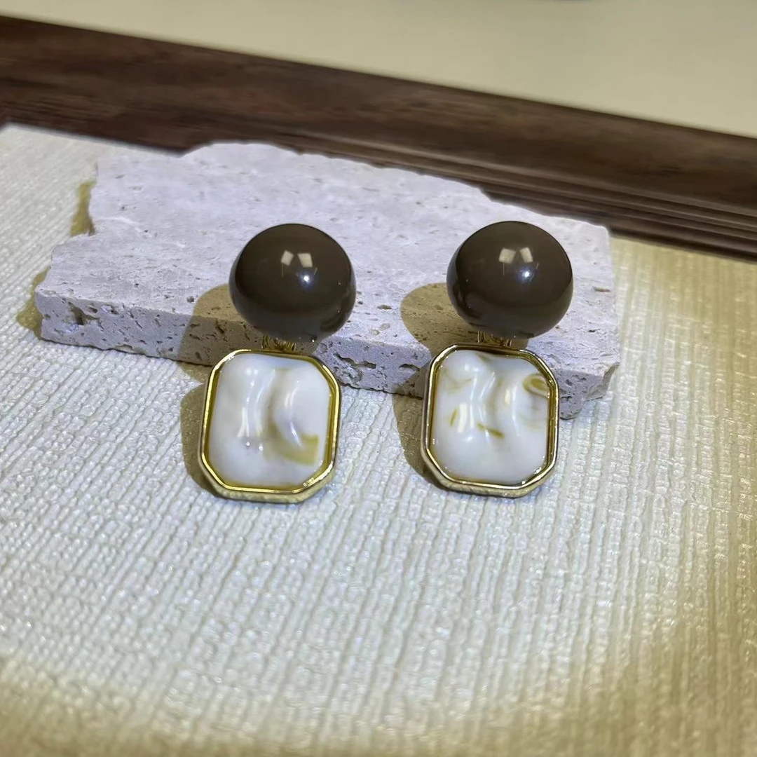 铜合金耳饰 新潮个性耳环咖白