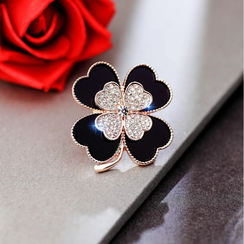 合金胸针 黑色镜面四叶草胸针高档轻奢ins防走光奢华精致优雅别针
