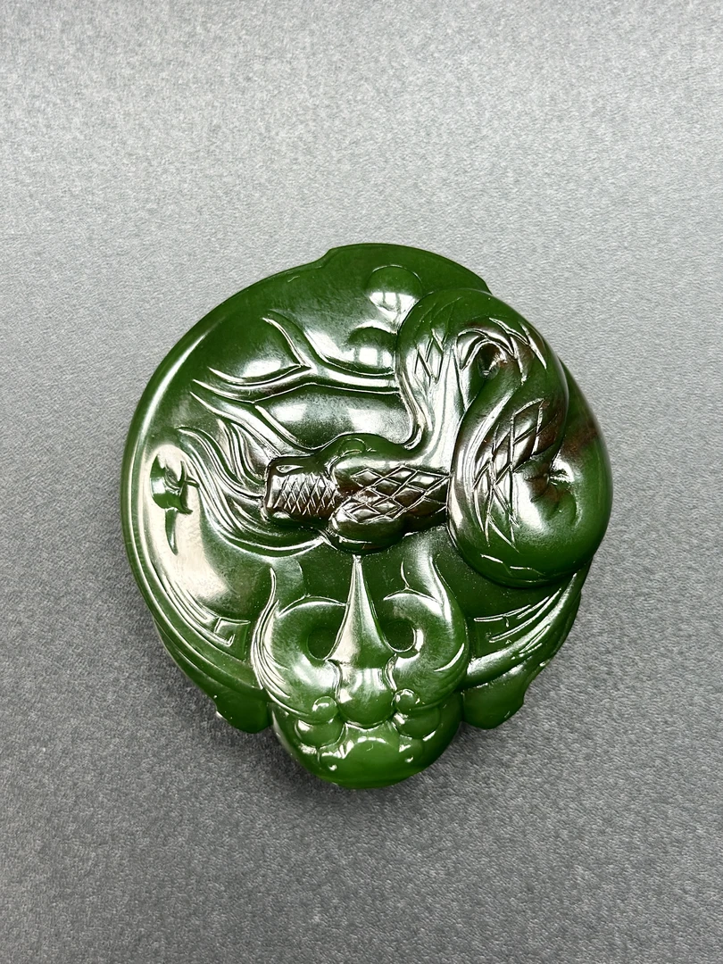 【俄料】和田玉碧玉聚红皮老料俏色巧雕作品玄武