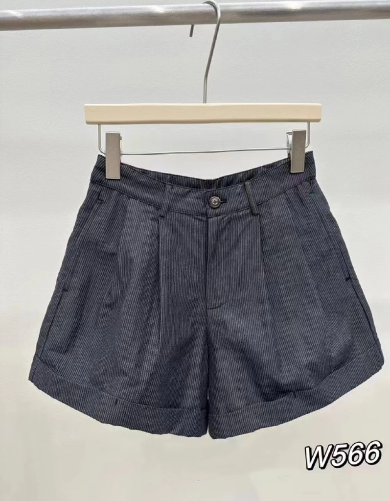 566夏新款深灰色高腰阔腿压褶显瘦竖条纹休闲短裤IT