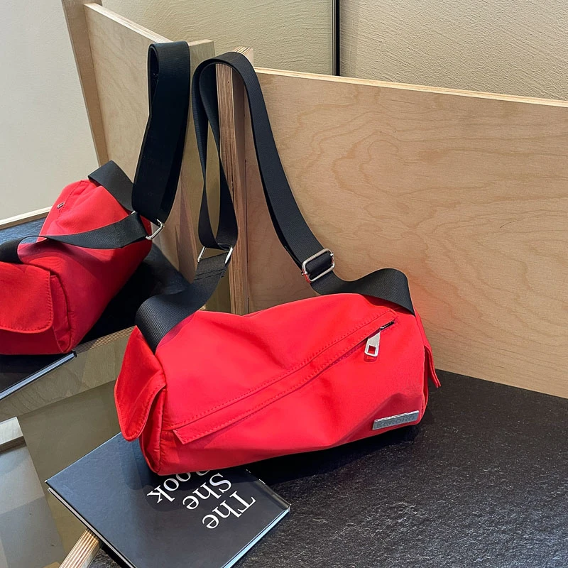 潮牌防水斜挎枕头包女百搭时尚大容量单肩包质感休闲运动吐司包男