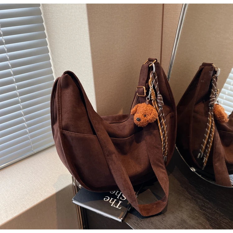 新款秋冬流行ins风皮绒面纯色高级感斜挎包个性百搭单肩托特包