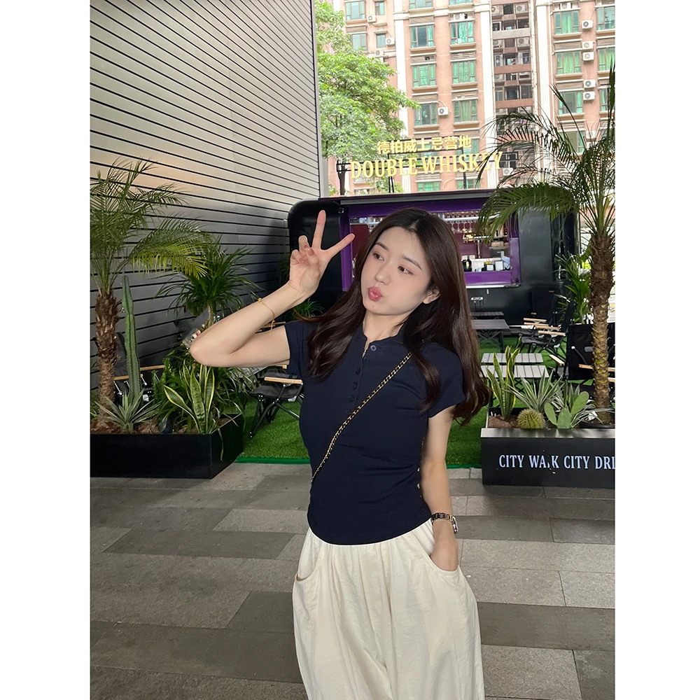 大丫 缤纷夏日 显瘦褶皱修身单排扣短袖t恤