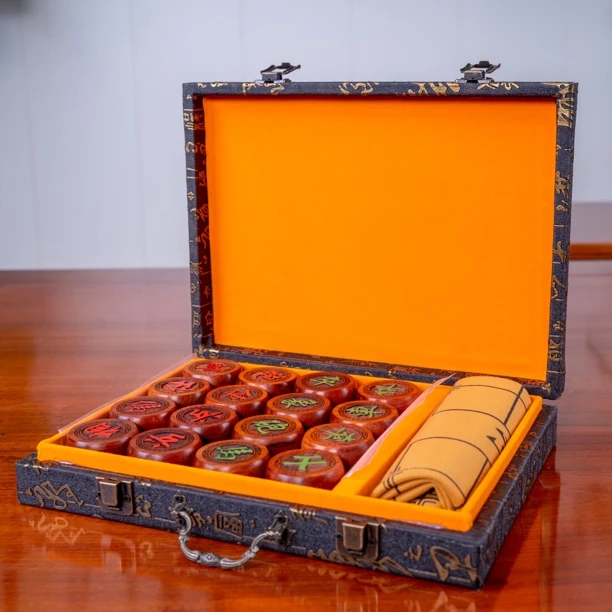 中国象棋 缅花高档立雕隶书送长辈 礼盒装象棋