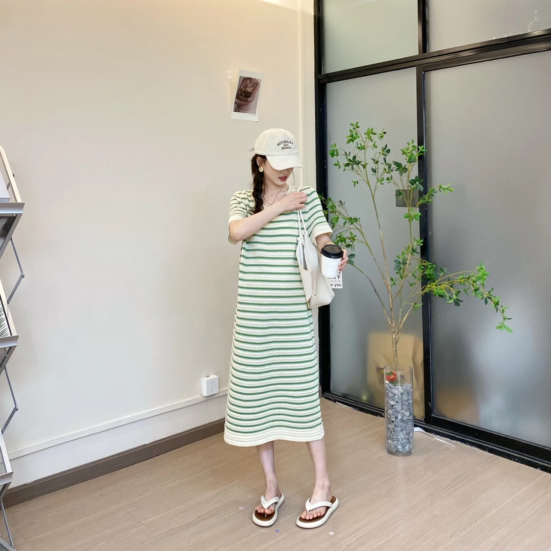 leilaxiaojie/蕾拉小姐孕妇夏条纹撞色针织短袖镂空中长款连衣裙