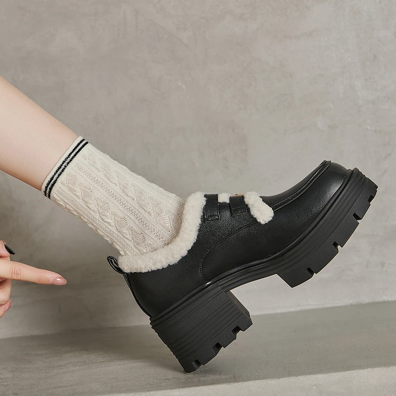 大码女鞋41—43春秋英伦风休闲乐福鞋厚底粗跟冬季加绒毛毛小皮鞋