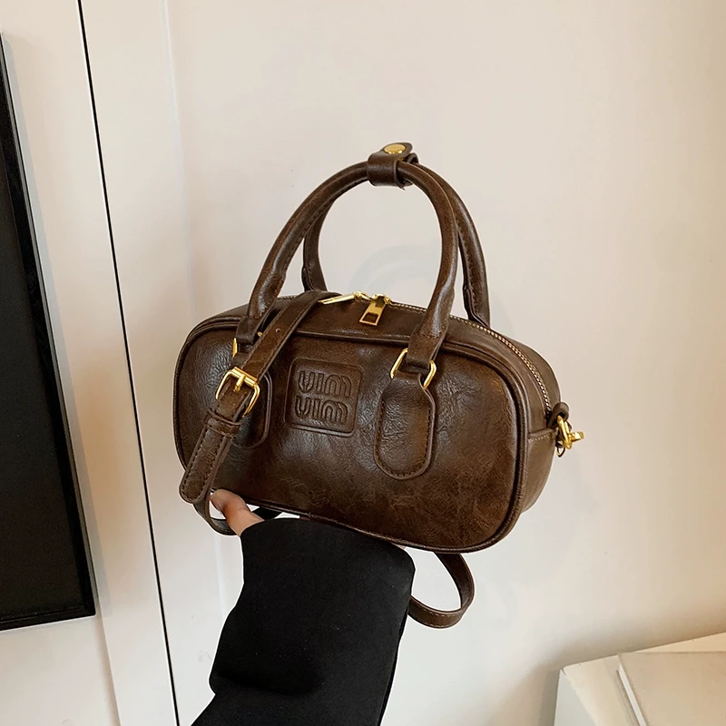 超火包包女2024新款复古百搭斜挎保龄球包女士手提通勤单肩小方包