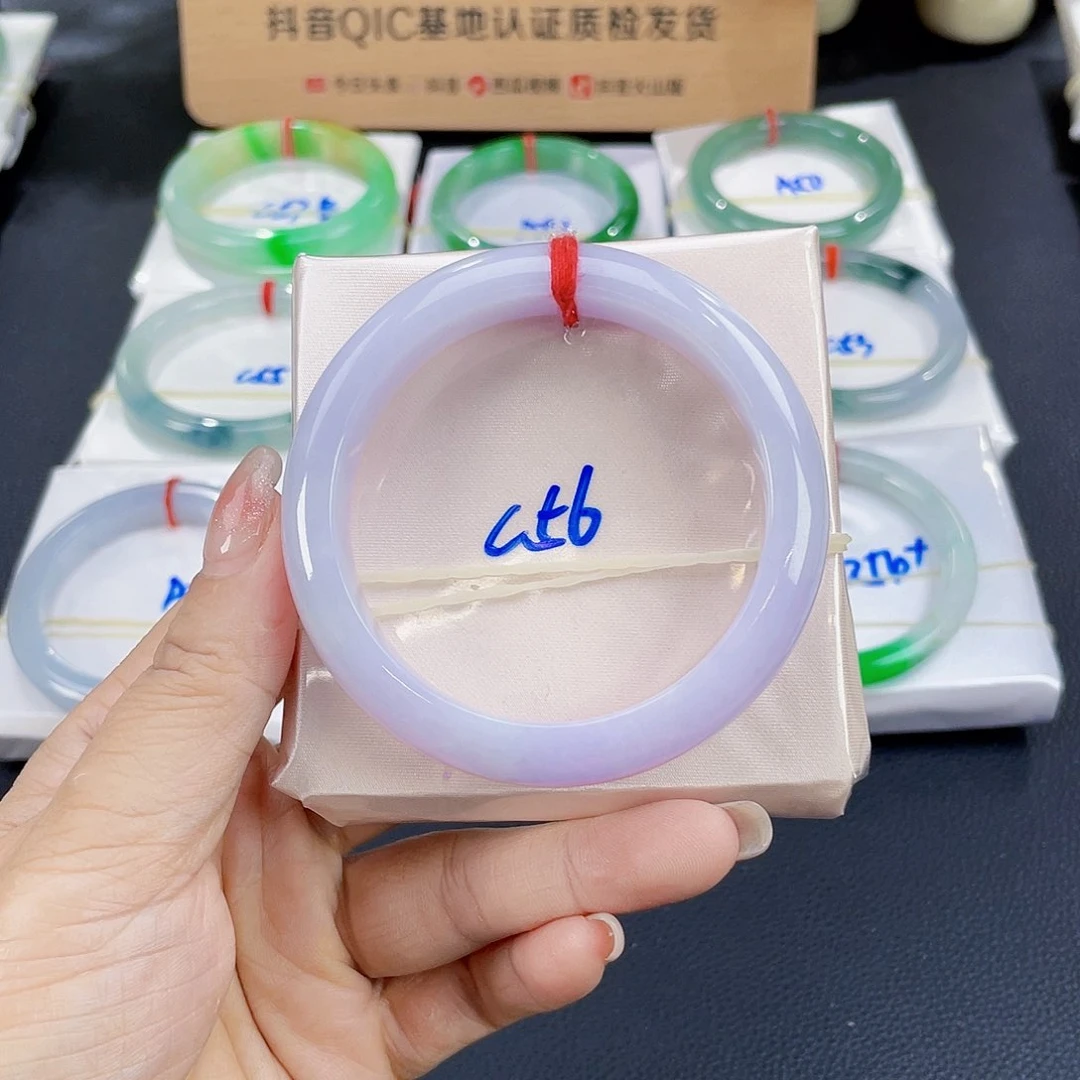 翡翠手镯未镶嵌翡翠手镯