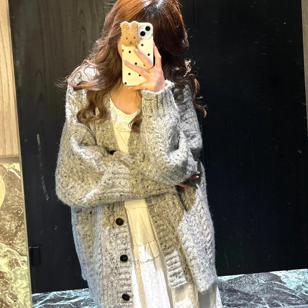 高级感复古灰色麻花毛衣外套女2024秋冬新款宽松软糯针织开衫上衣