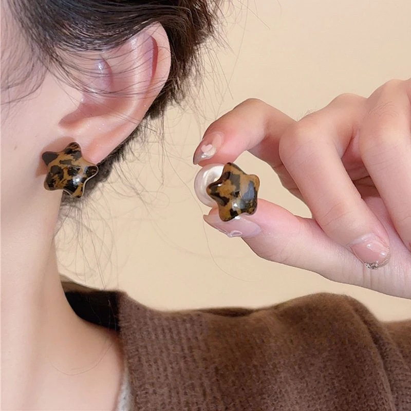 合金亚克力耳饰 2024秋冬美拉德豹纹星星耳钉一款两戴高级感耳饰