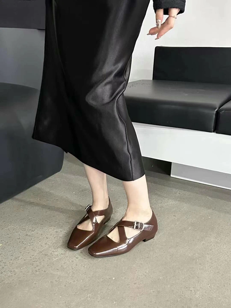 法式复古方头交叉带玛丽珍鞋女2024年新款简约浅口低跟通勤工作鞋