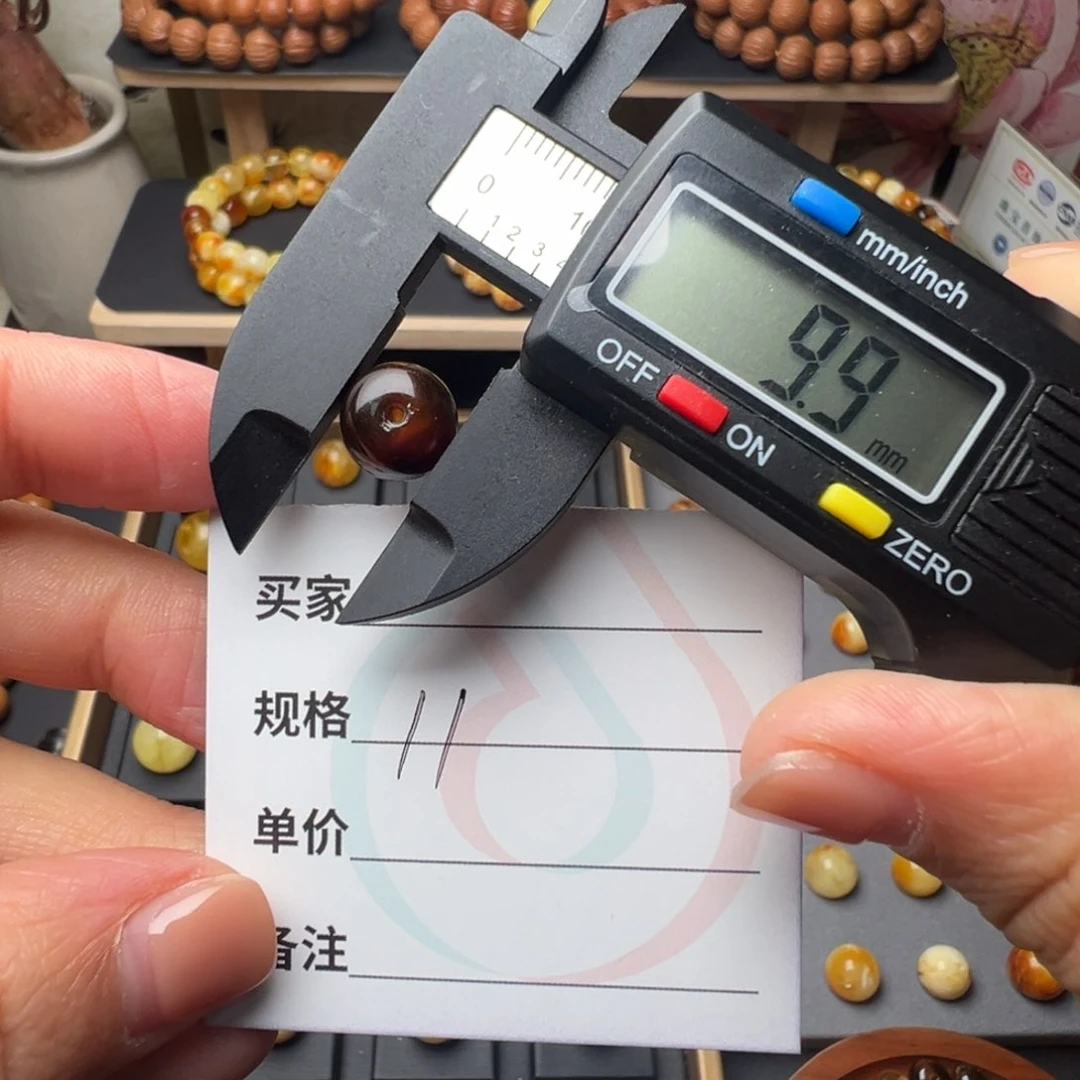 琥珀裸石未镶嵌琥珀裸石未镶嵌 微瑕 老型