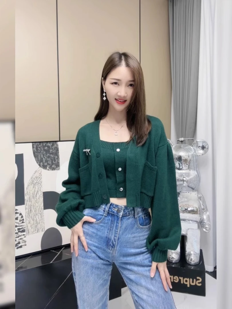 124【唐唐加】|殴+|毛衣外套女秋冬新款V领灯笼袖配胸针针织衫开衫