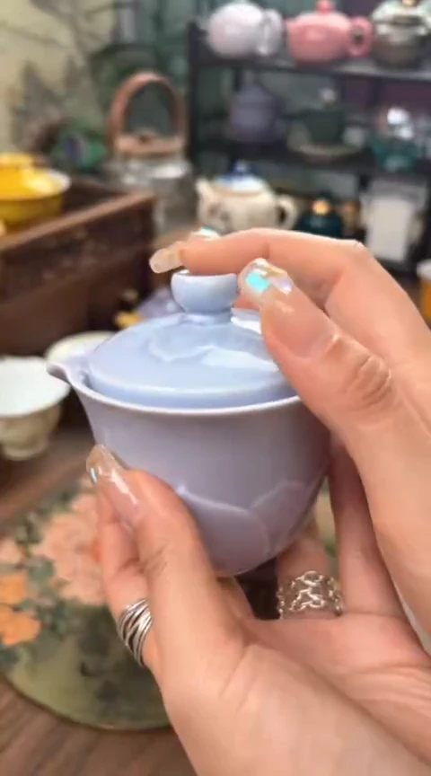 【闪购商品】陶瓷丁香紫影雕莲花手抓壶