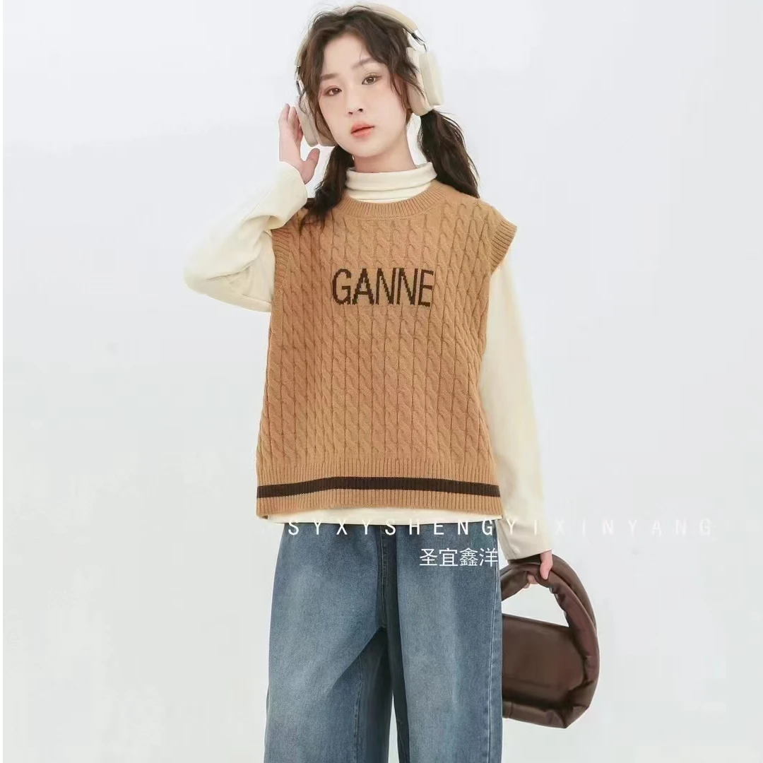 2024年秋款毛衣马甲牛仔裤三件套