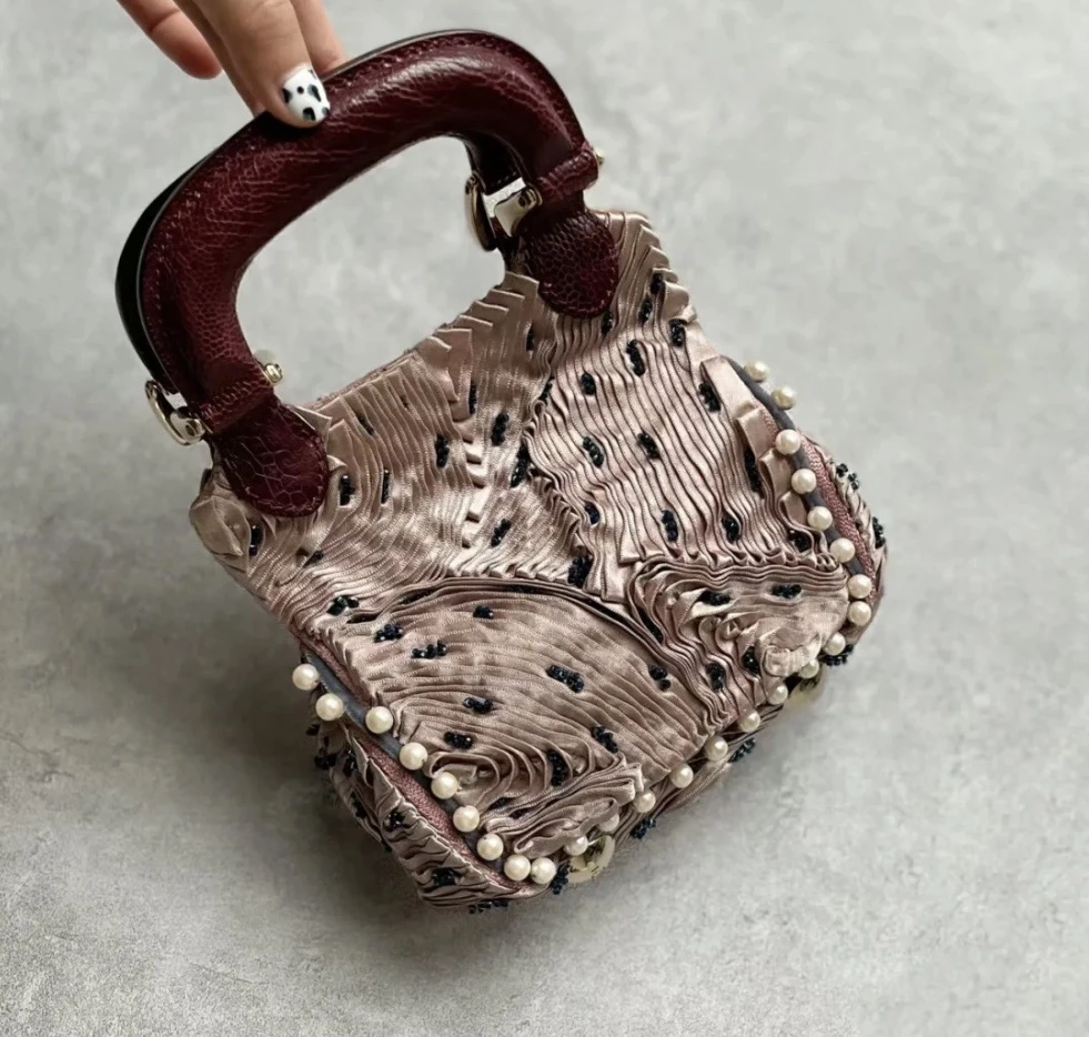 95新 FENDI/芬迪 夏七中古/串珠稀有皮蛙口/手提包