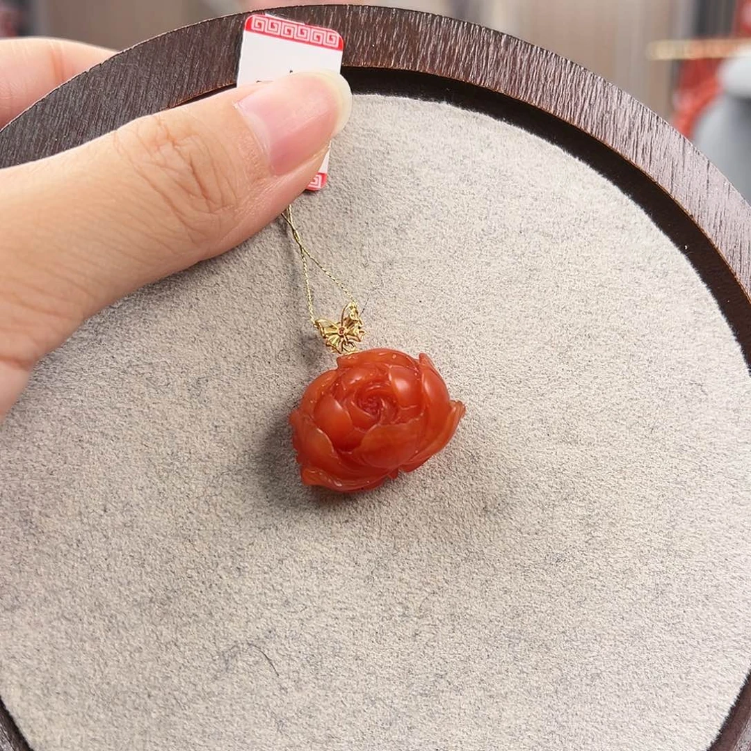 南红玛瑙吊坠18K金镶嵌