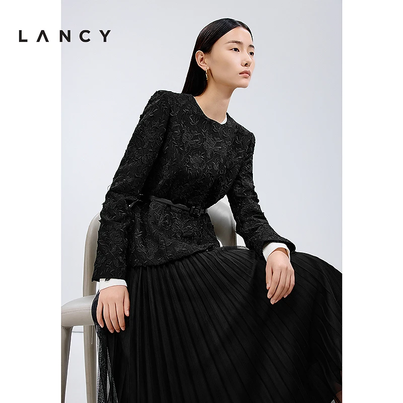 LANCY/朗姿2025春新款新中式立体刺绣收腰圆领西装气质黑色外套女