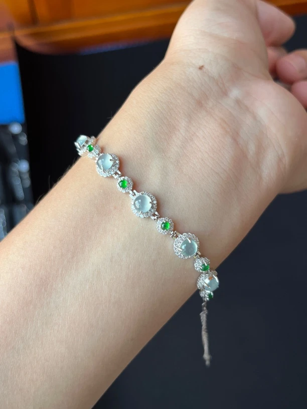 s925银镶翡翠冰种阳绿手链