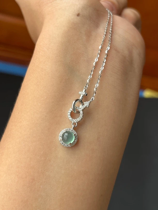 新店冲量s925银镶翡翠卡6mm冰晴底蛋面个性款锁骨链