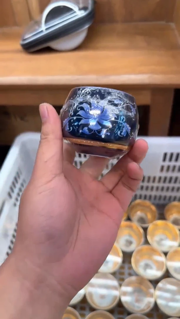 【闪购商品】瓷杯缠枝莲