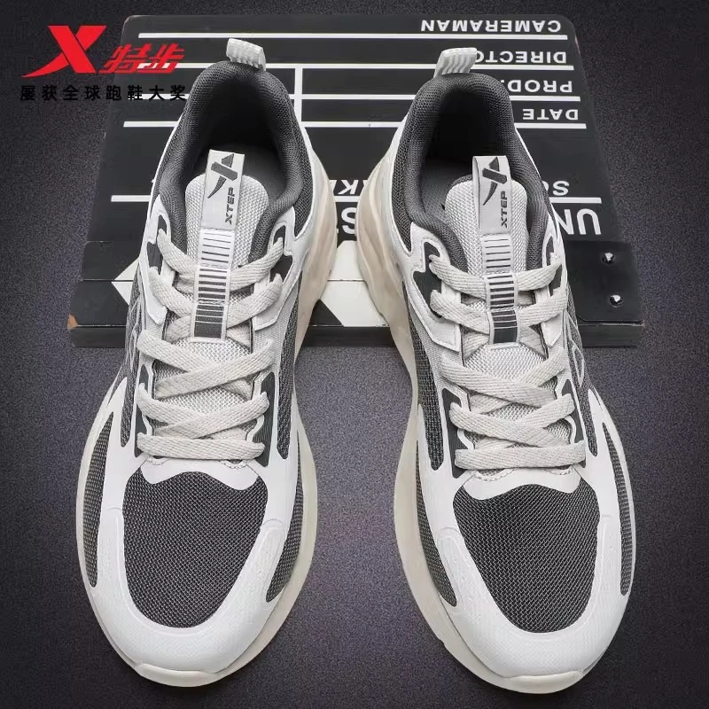 特步男鞋2025新款秋季透气运动鞋男款网面轻便软底青少年学生鞋子