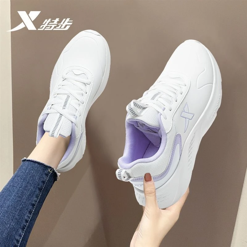 特步女鞋防水皮面跑步鞋冬季休闲轻便百搭软底鞋官方正品运动鞋