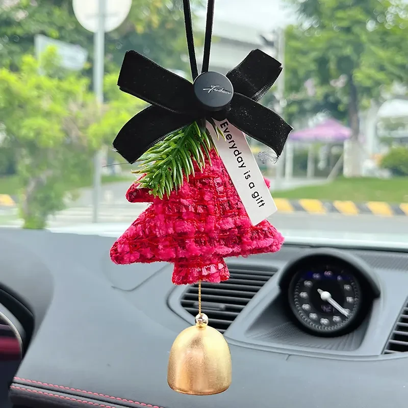 2024新款车内装饰品挂件高端大气上档次可爱圣诞树汽车吊坠挂饰女