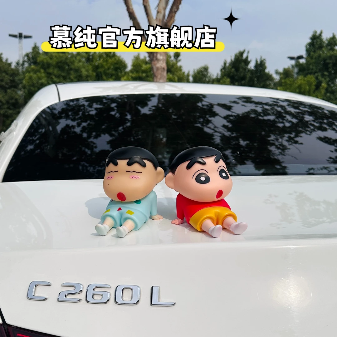 车载可爱蜡笔小新坐姿公仔创意汽车摆件车尾车顶个性装饰潮玩礼物