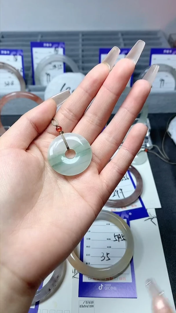 【闪购商品】石英质玉手镯未镶嵌平安扣