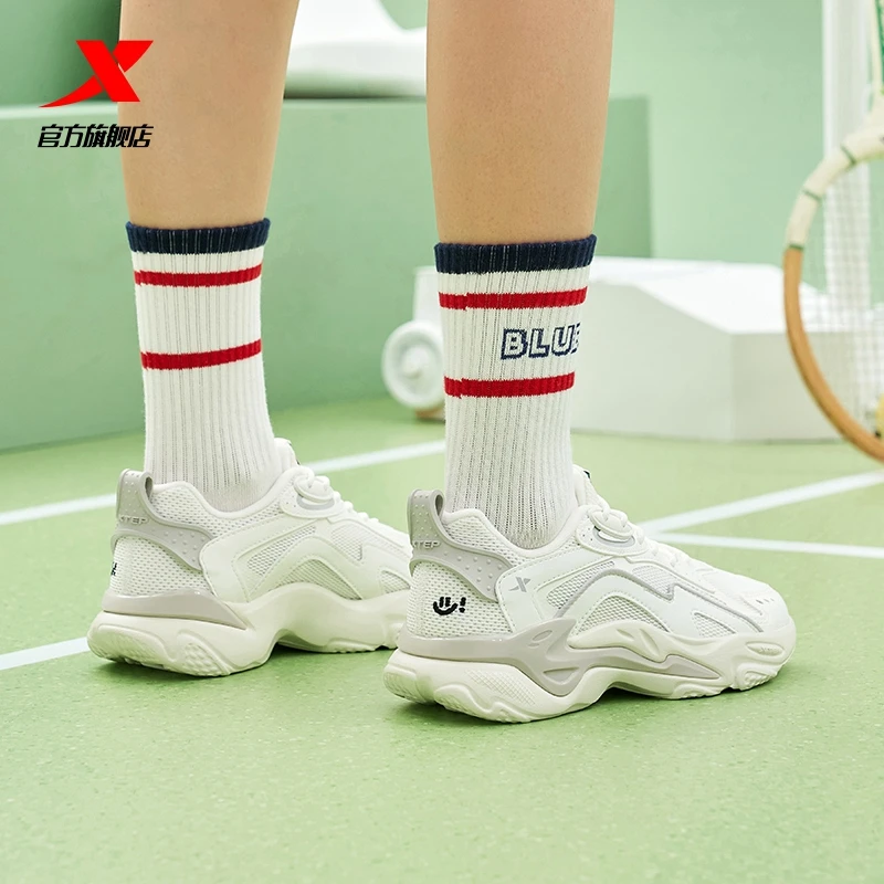 特步赤焰运动鞋潮流百搭时尚女款夏季透气网面休闲鞋AGAHO联名