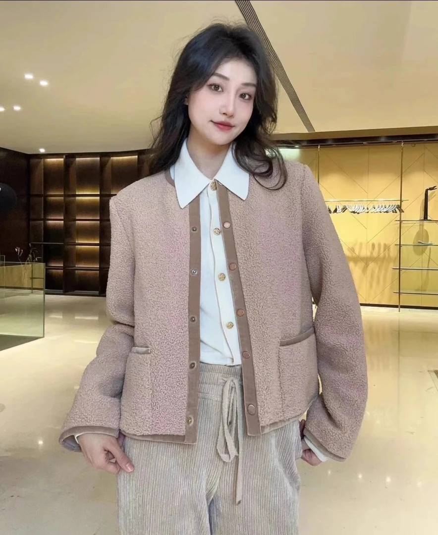 【商场同款】秋冬新款气质保暖摇粒绒短款小香风外套摩登猫1400512