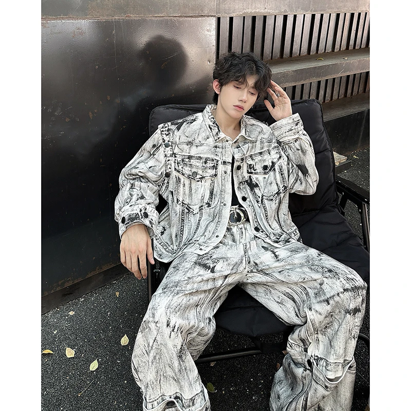 男模穿搭短款垫肩牛仔外套秋季套装高级感痞帅男装一套扎染微喇裤