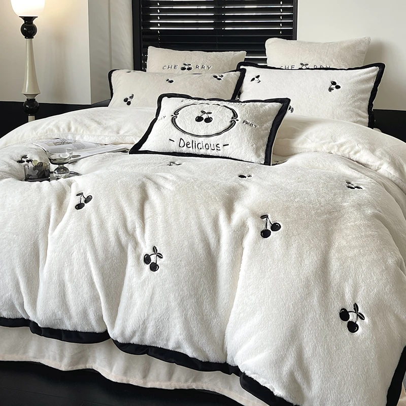 CG 0042 新款高克重仿兔毛绒牛奶绒五件套 米娅（黑樱桃)