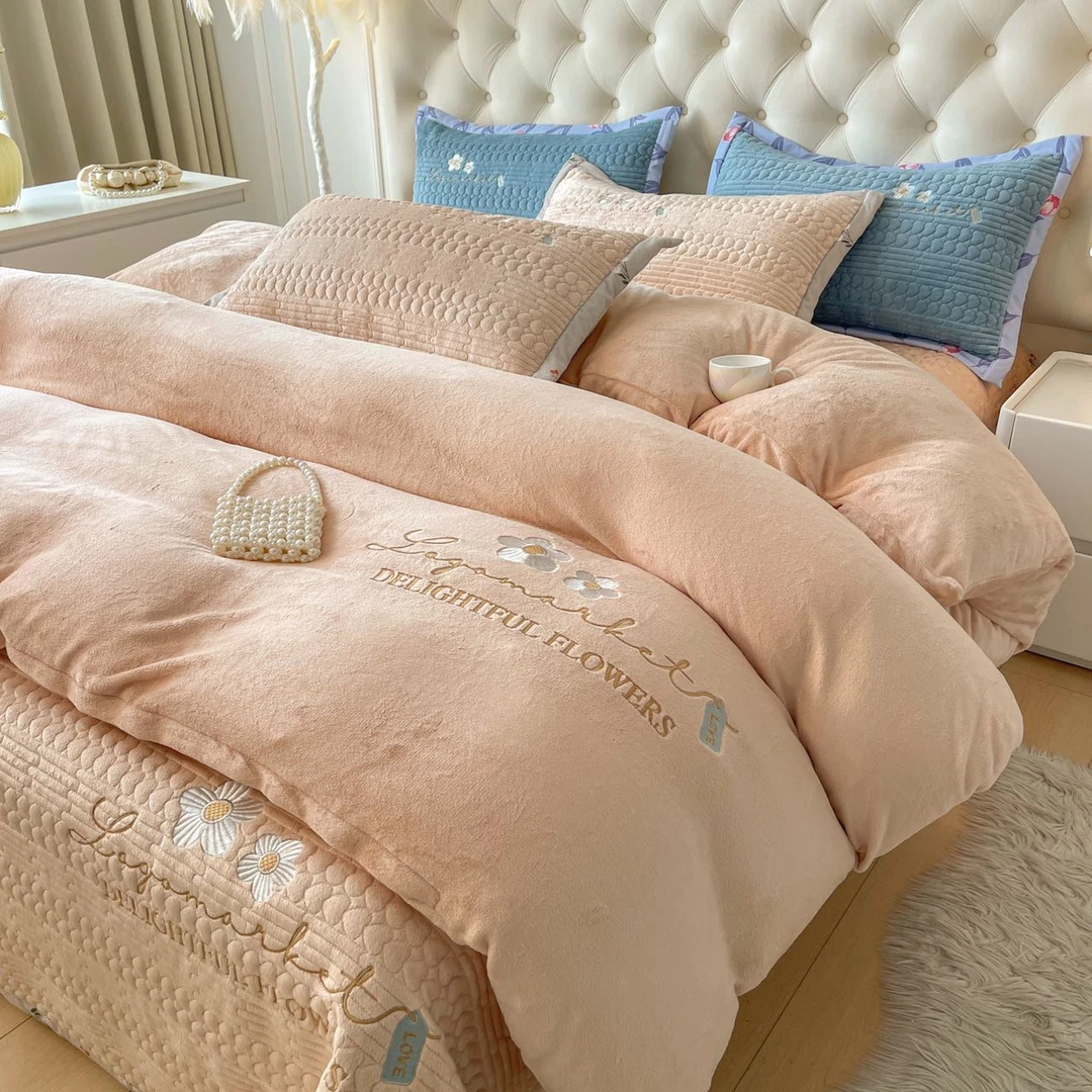 CH 6791 牛奶绒绣花床盖四件套 奶油黄