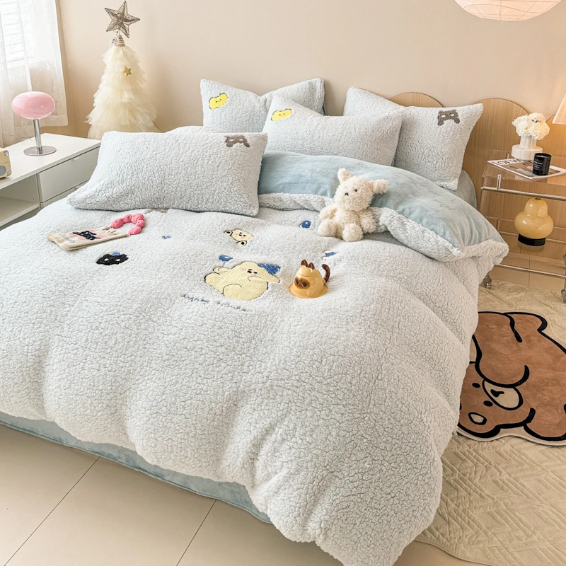 LM 7082 新款A类仿羊羔绒刺绣四件套 暖心熊