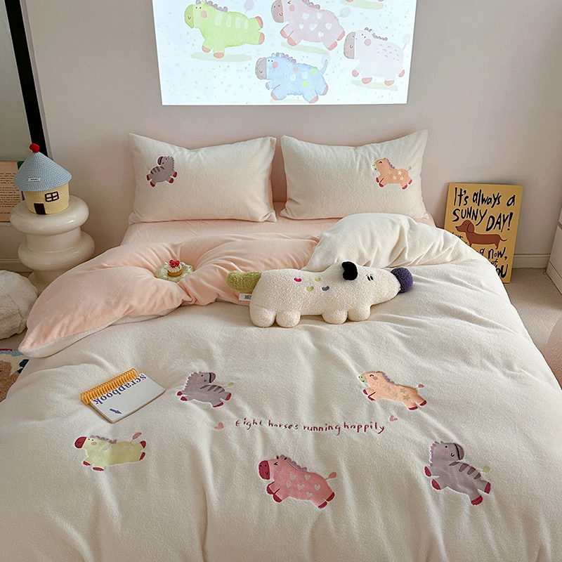 MTP 7236 新款卡通仿羊绒绣花四件套 奔腾小马驹