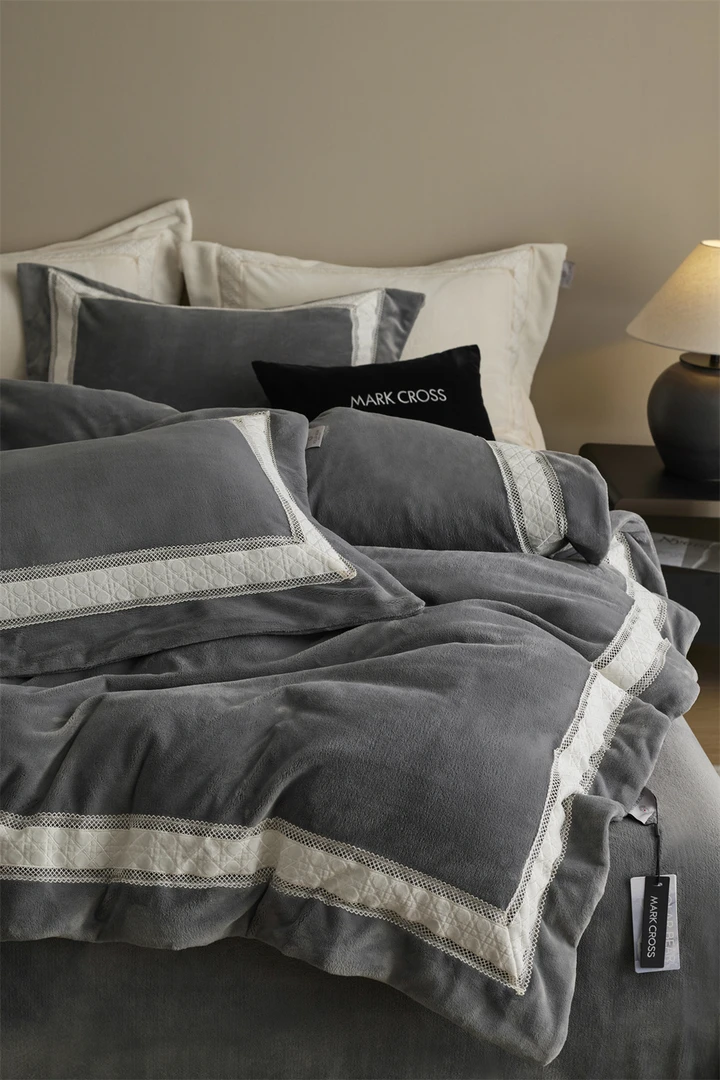 MLC 8062 仿生绒菱格蕾丝花边熊极绒四件套 布拉格暖阳-都市灰