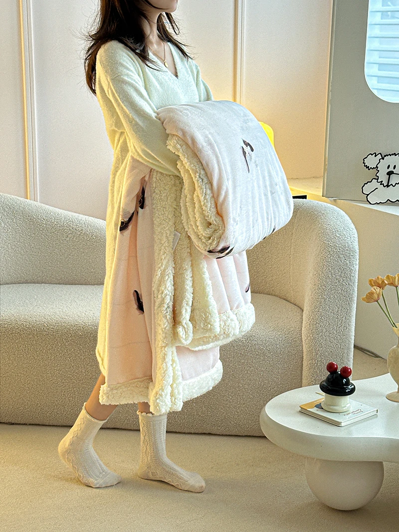 TM 7461 牛奶绒印花羊羔绒休闲毯 眼镜兔