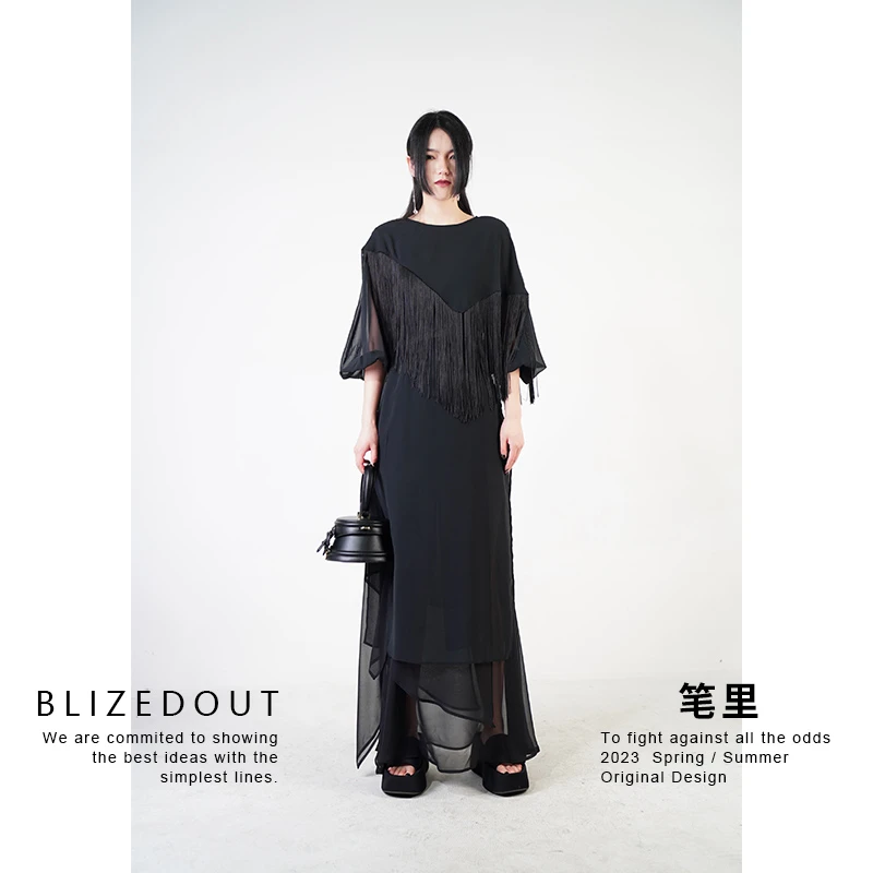 笔里【BLIZEDOUT】独立设计师3050608黑色不规则流苏拼接长连衣裙