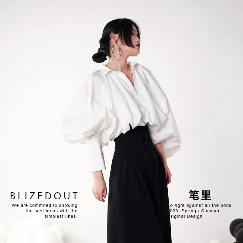 笔里【BLIZEDOUT】独立设计师3081909白色不对称大袖笼设计法式衬衫