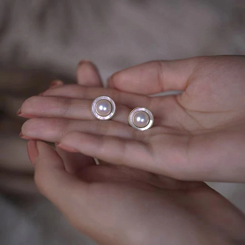 铜合金贝壳耳饰 复古赫本风贝壳珠珠耳钉圆形简约时尚