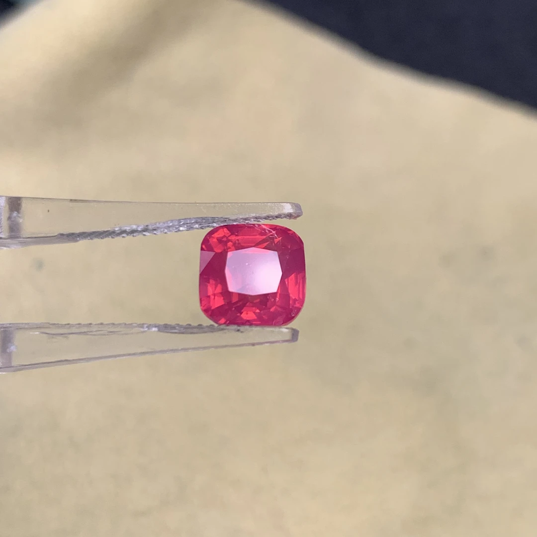 莲花色马享盖尖晶石2.95 CT