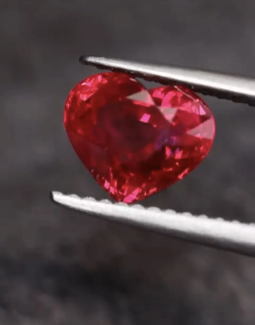 莫桑比克无烧鸽血红5.14ct红宝石AIGS彩色干净镶嵌通透切面红色