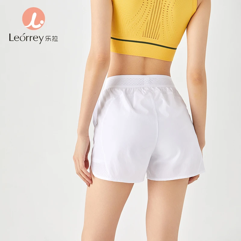 Leorrey/乐拉弹力松紧腰口运动瑜伽户外防走光内衬宽松短裤夏季